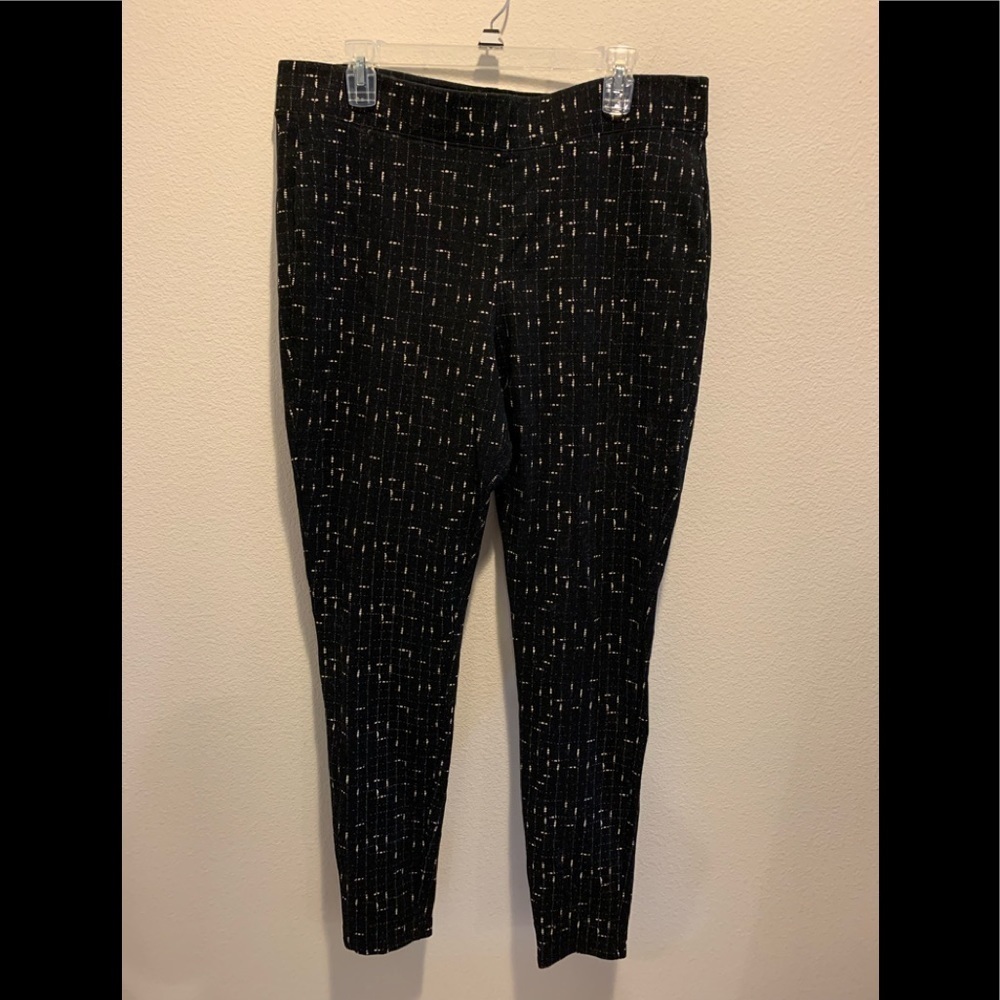 Old Navy Black Print High Rise Legging. Size XL.